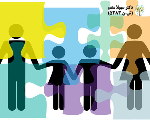 خانواده درمانی یا مشاوره خانواده می‌تواند به بهبود روابط و حل مشکلات عمیق بین اعضای خانواده کمک کند.