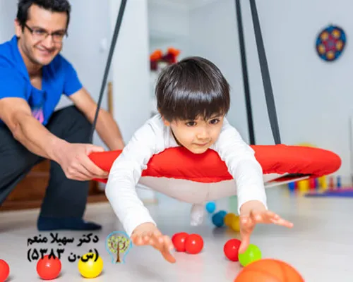 یکی از راه‌های درمان ADHD، ترکیبی از دارودرمانی و رفتاردرمانی است که به کودکان کمک می‌کند تمرکز بهتری داشته باشند و علائم اختلال کم‌توجهی را کاهش دهند.