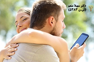 روابط موازی معمولاً به علت کمبود صمیمیت، احساس نارضایتی یا ضعف ارتباطی در رابطه اصلی شکل می‌گیرند.