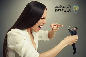وجود همسر کنترل‌گر در یک رابطه می‌تواند احساس آزادی و استقلال فرد را تحت تأثیر قرار دهد و به ایجاد تنش‌های عاطفی منجر شود.