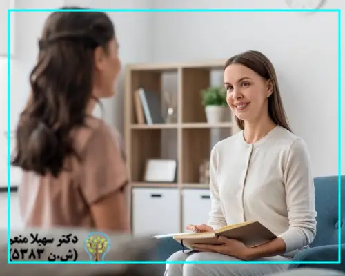 مراحل فرایند مراجعه به روانشناس از ابتدا تا انتها شامل تعیین وقت، جلسه ارزیابی اولیه، تدوین برنامه درمانی و پیگیری منظم جلسات است.