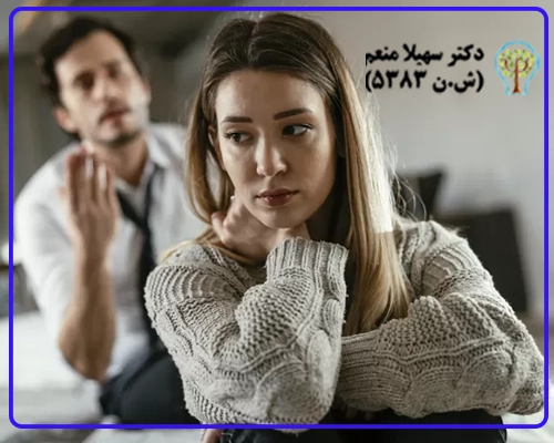 افراد برون‌گرا تمایل دارند در مرکز توجه باشند و از تعاملات اجتماعی لذت می‌برند.